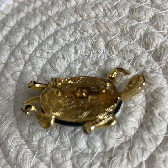 Turtle Brooch - Picture 2 of 3